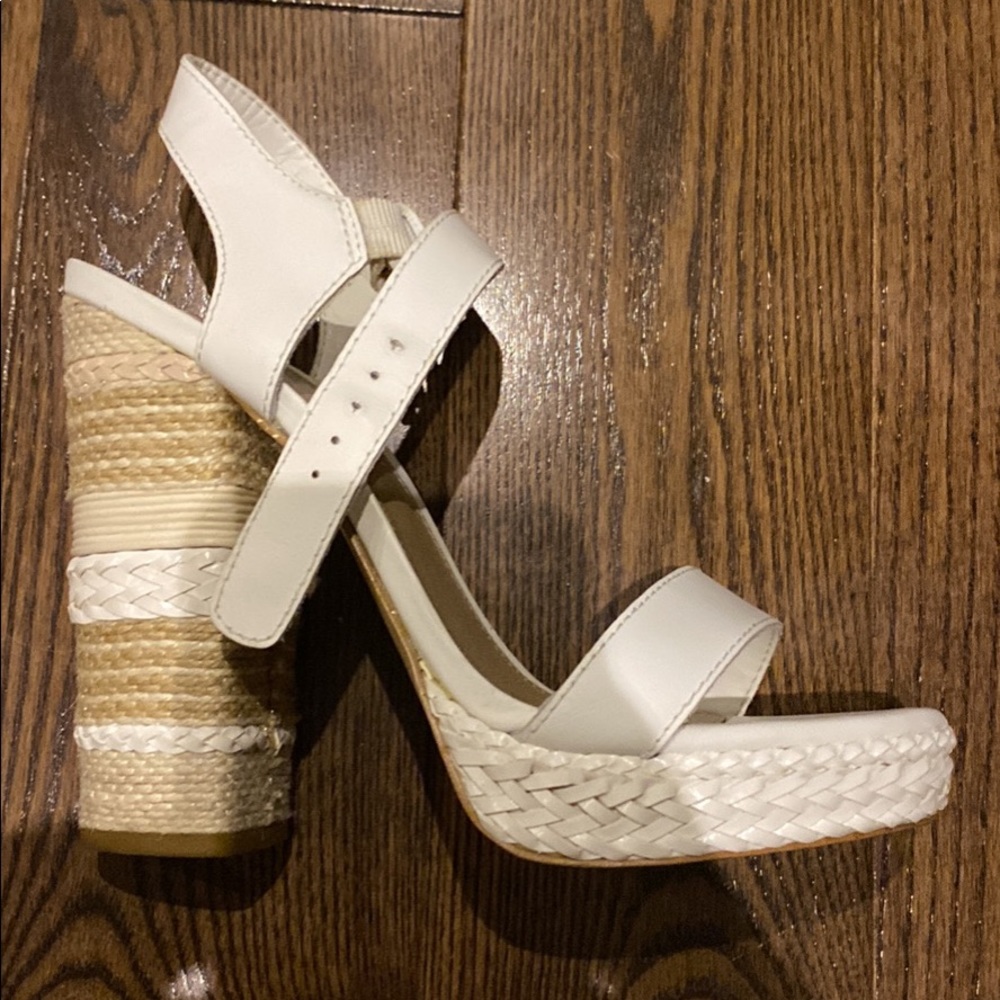 Super cute size 7 Aldo shoes.